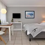 Metropol, Whg 2, Landseite